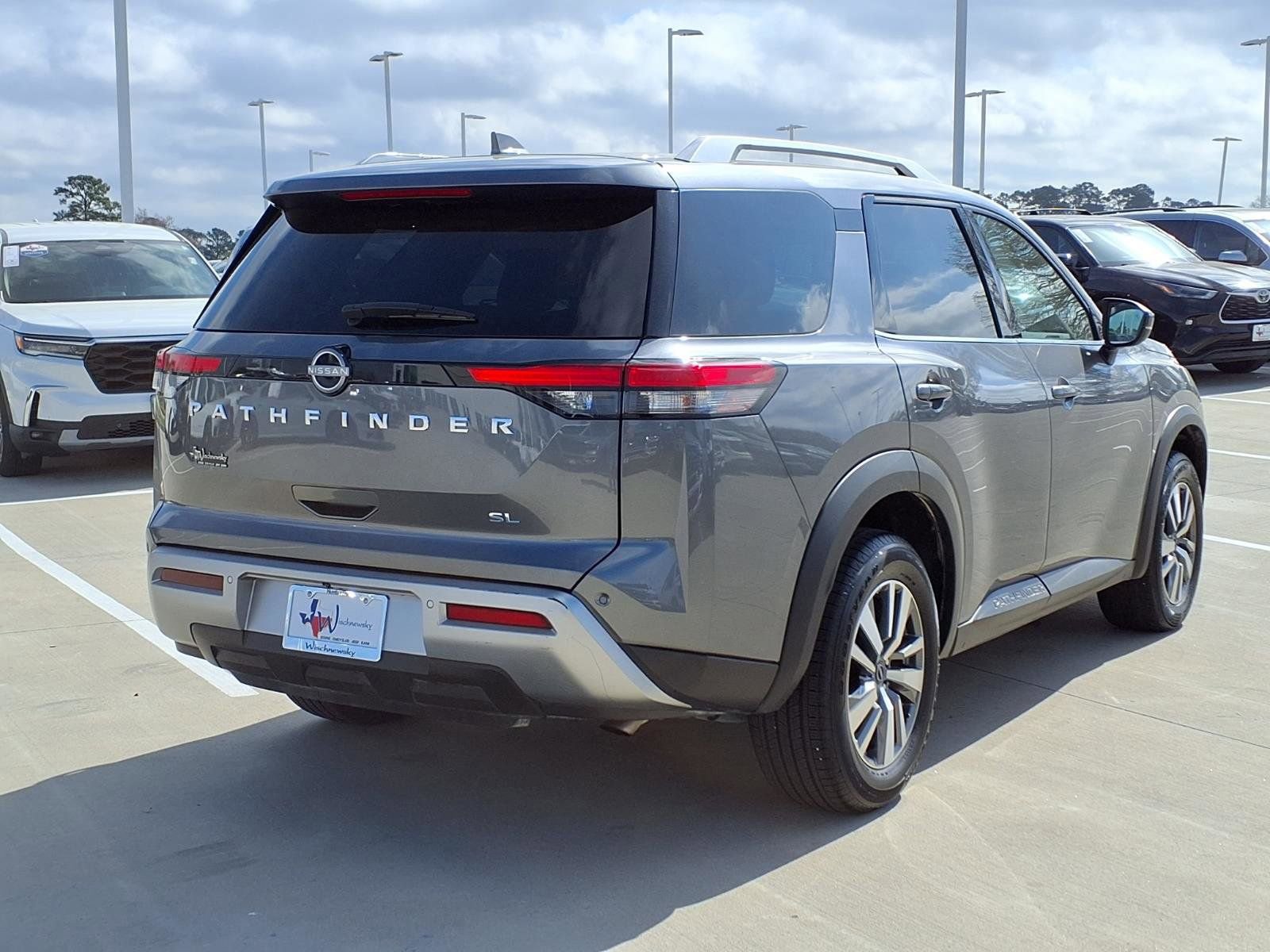 Used 2025 Nissan Pathfinder SL FWD image 6