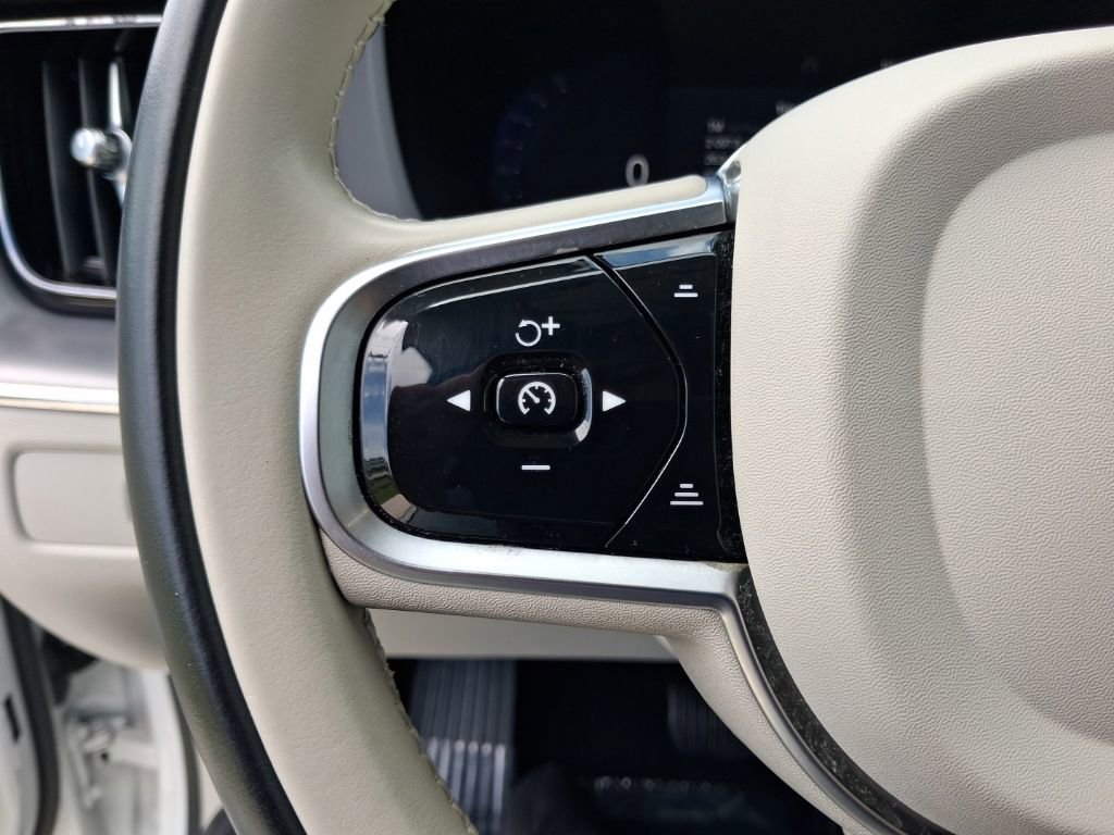 Used 2023 Volvo XC60 B5 Core w/ Protection Package Premier FWD image 18
