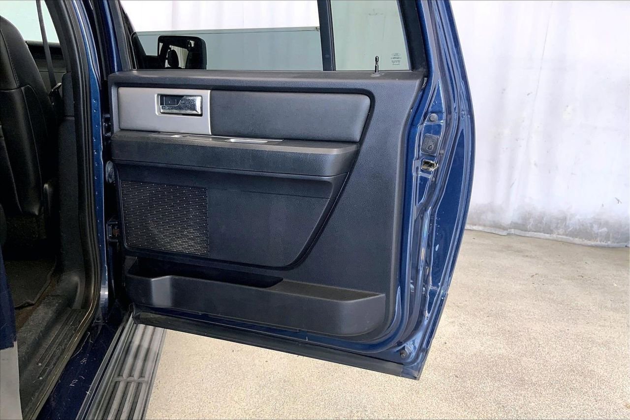 Used 2015 Ford Expedition EL XLT w/ Equipment Group 202A RWD image 23