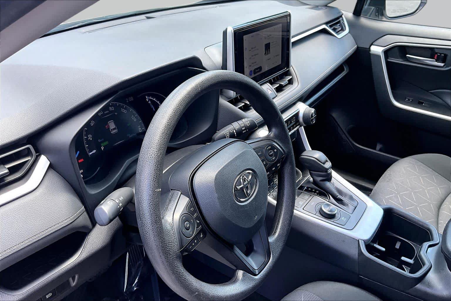 Used 2025 Toyota RAV4 XLE AWD/4WD image 17