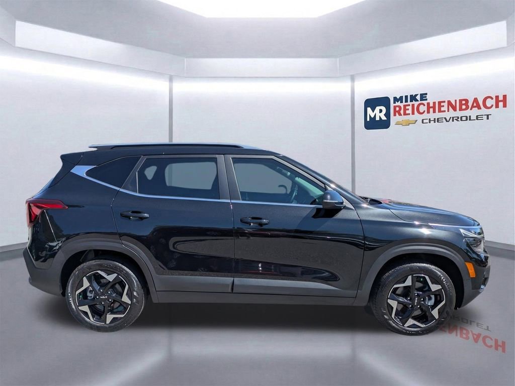 Used 2025 Kia Seltos EX w/ EX Sunroof Package AWD/4WD image 3