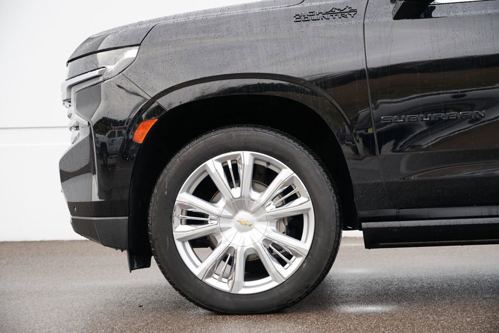 Used 2023 Chevrolet Suburban High Country w/ Premium Package image 11