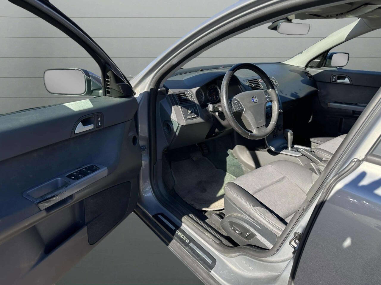 Used 2005 Volvo S40 2.4i FWD image 10