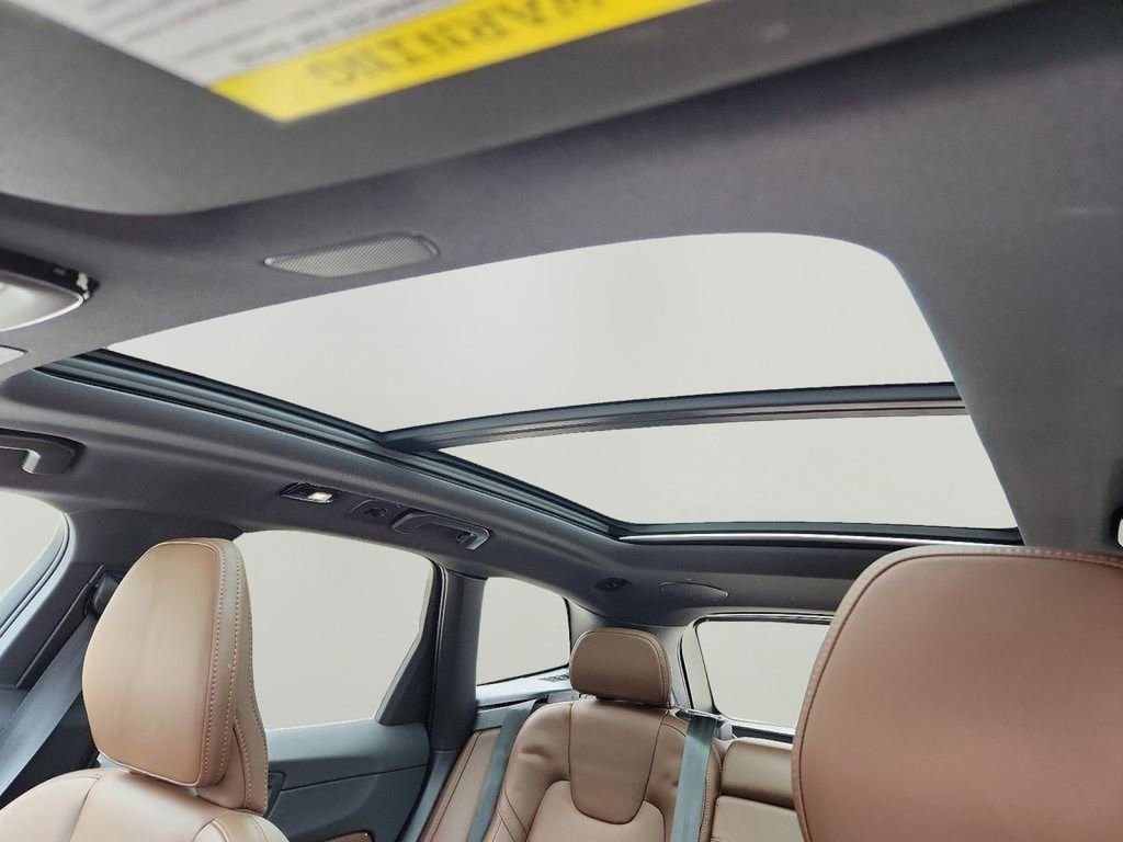 Used 2022 Volvo XC60 B5 Inscription w/ Climate Package image 15