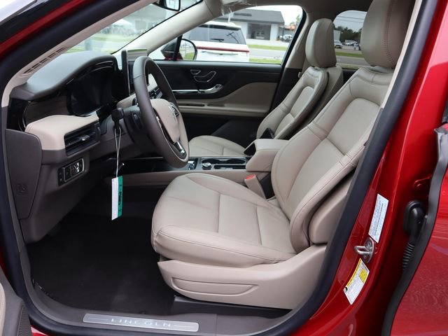 Used 2024 Lincoln Corsair Grand Touring image 6