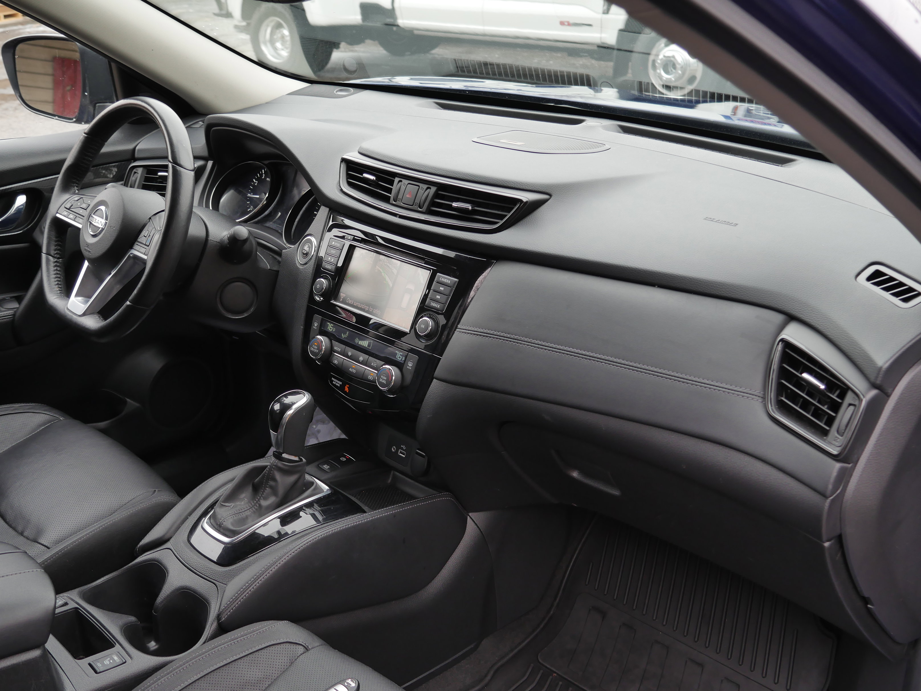 Used 2018 Nissan Rogue SL w/ Premium Package image 25