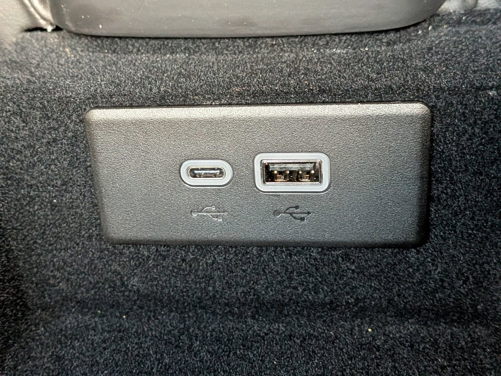 Used 2025 Chevrolet Corvette Stingray Coupe w/ 1LT image 23