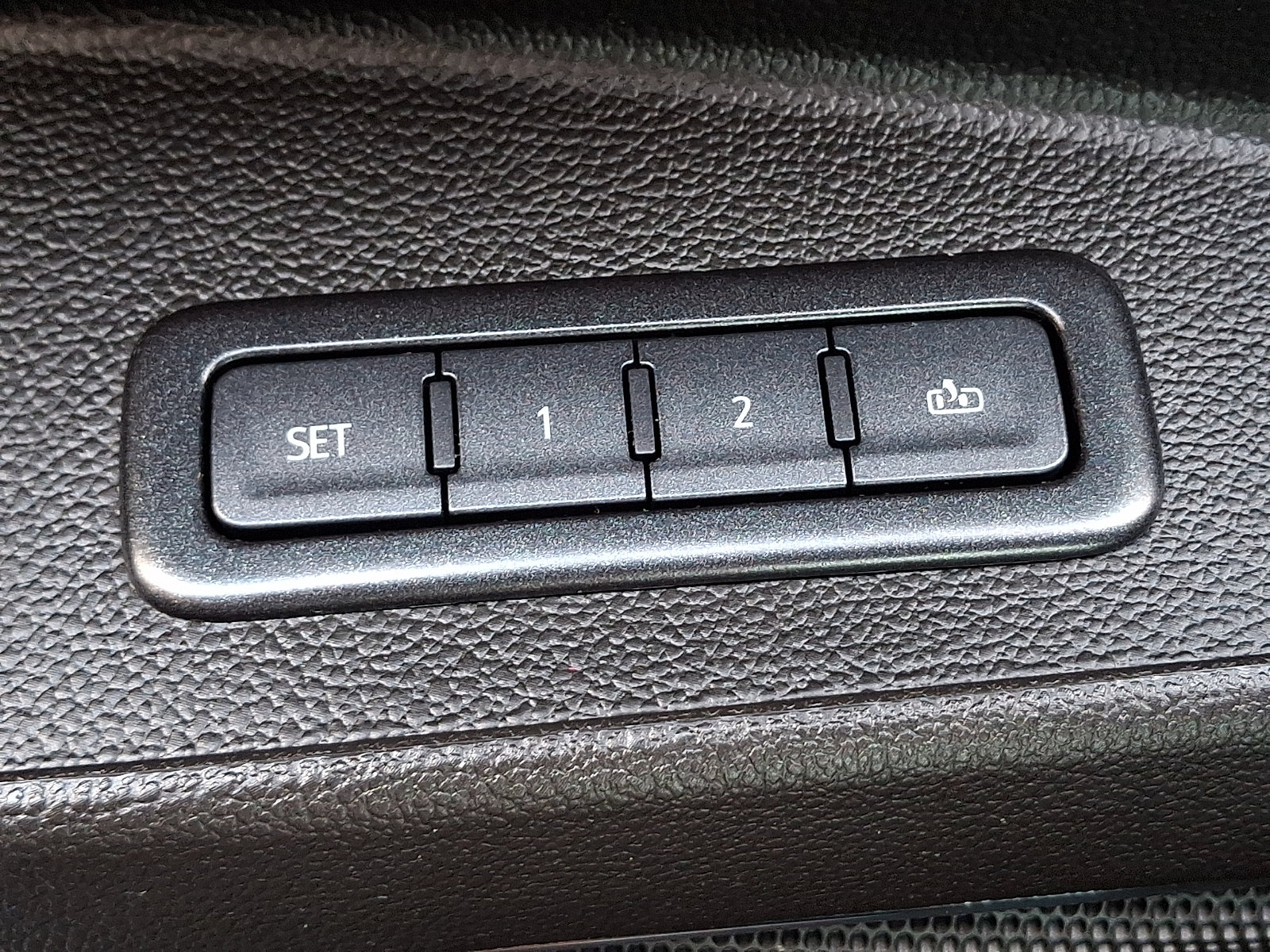 Used 2020 Chevrolet Suburban Premier AWD/4WD image 26