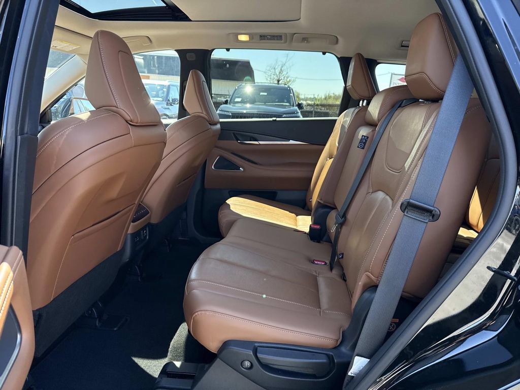 Used 2023 INFINITI QX60 Sensory w/ Cargo Package AWD/4WD image 17