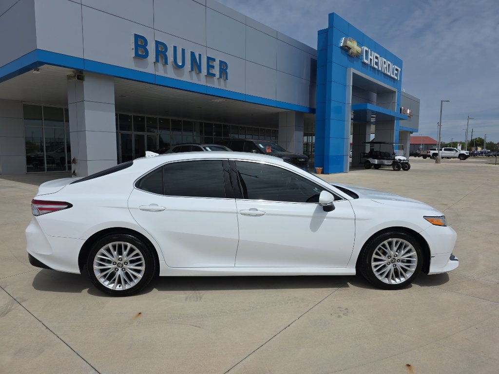 Used 2020 Toyota Camry XLE image 18