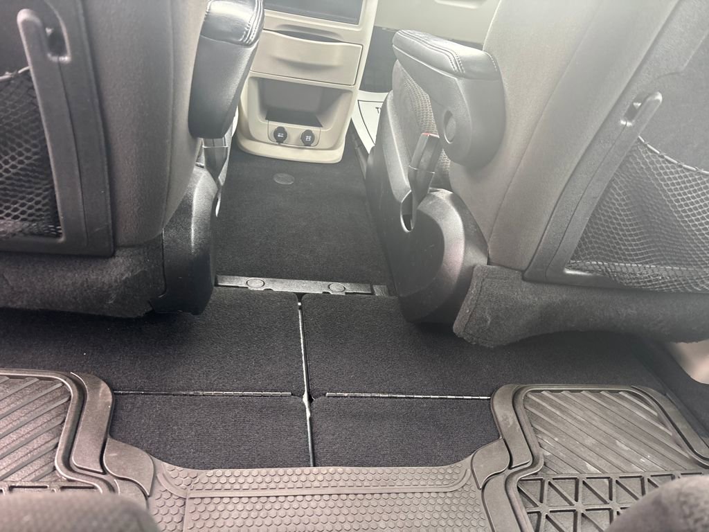 Used 2013 Dodge Grand Caravan American Value Package image 32