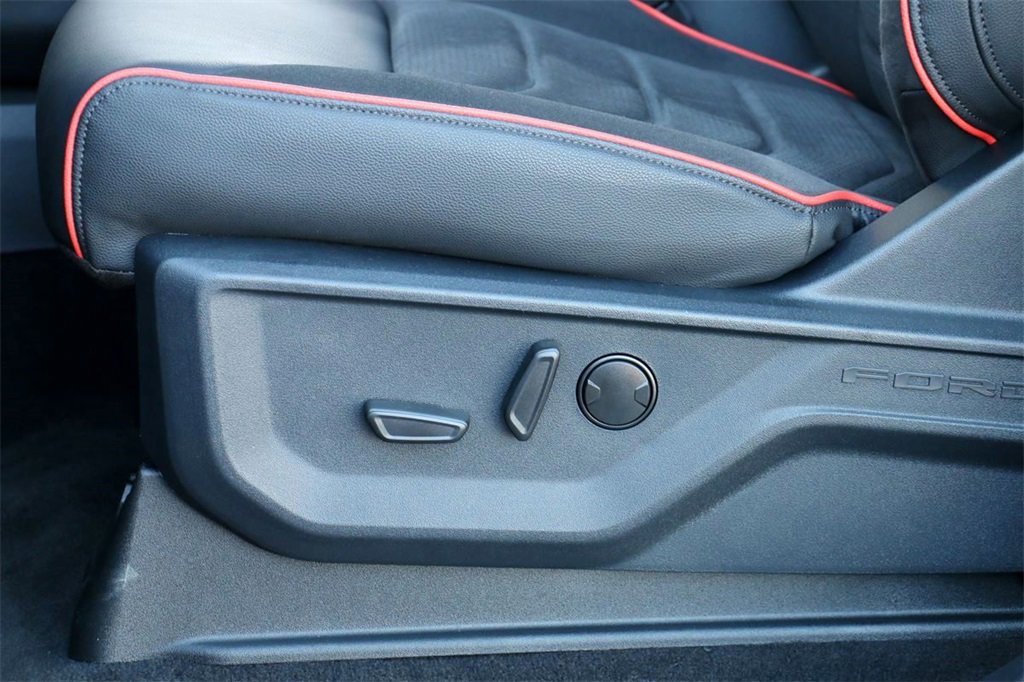 New 2026 Ford F250 Lariat w/ Black Appearance Package image 22