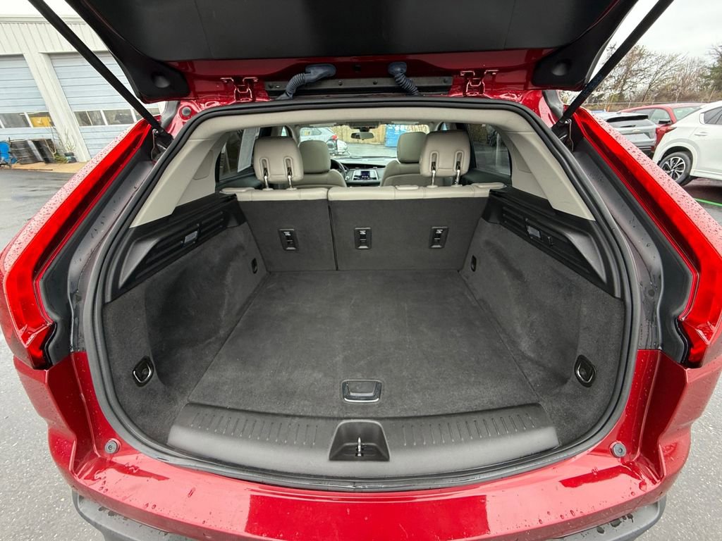 Used 2019 Cadillac XT4 Luxury w/ Cold Weather Package image 28