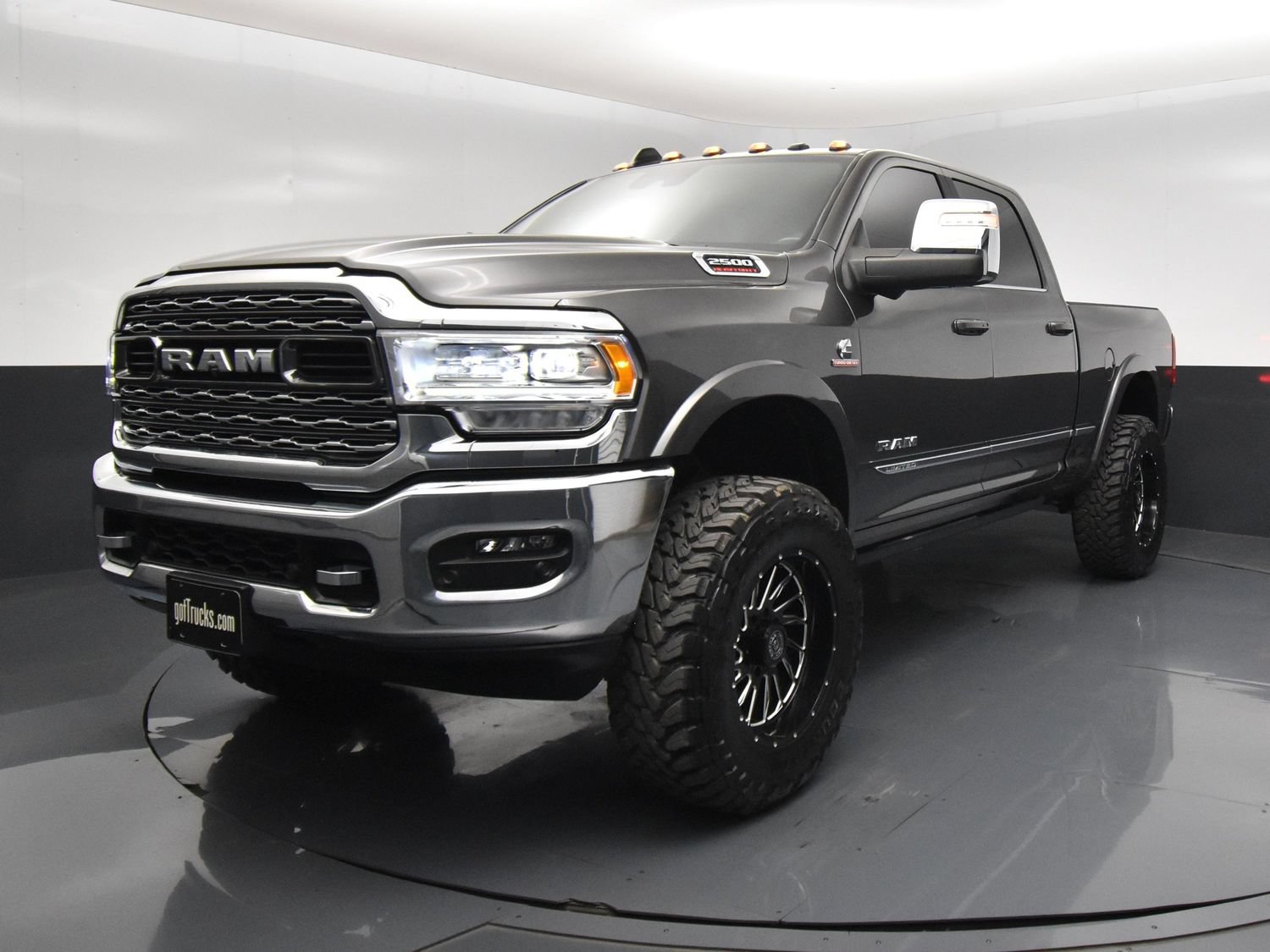 Used 2024 RAM 2500 Limited AWD/4WD image 2