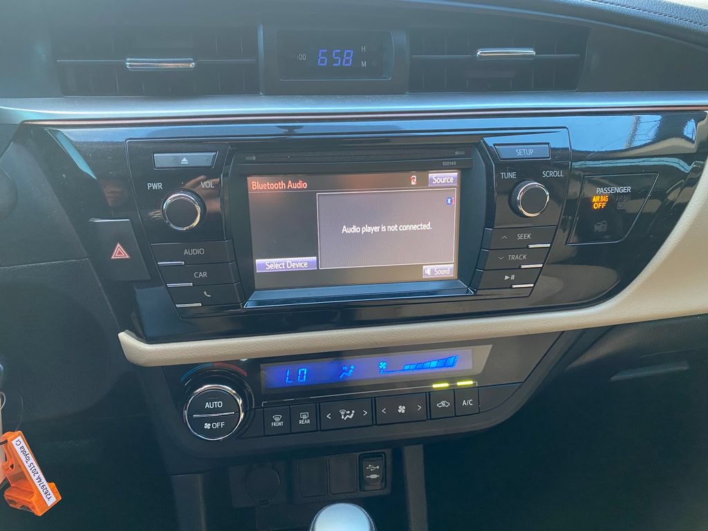 Used 2015 Toyota Corolla LE FWD image 16