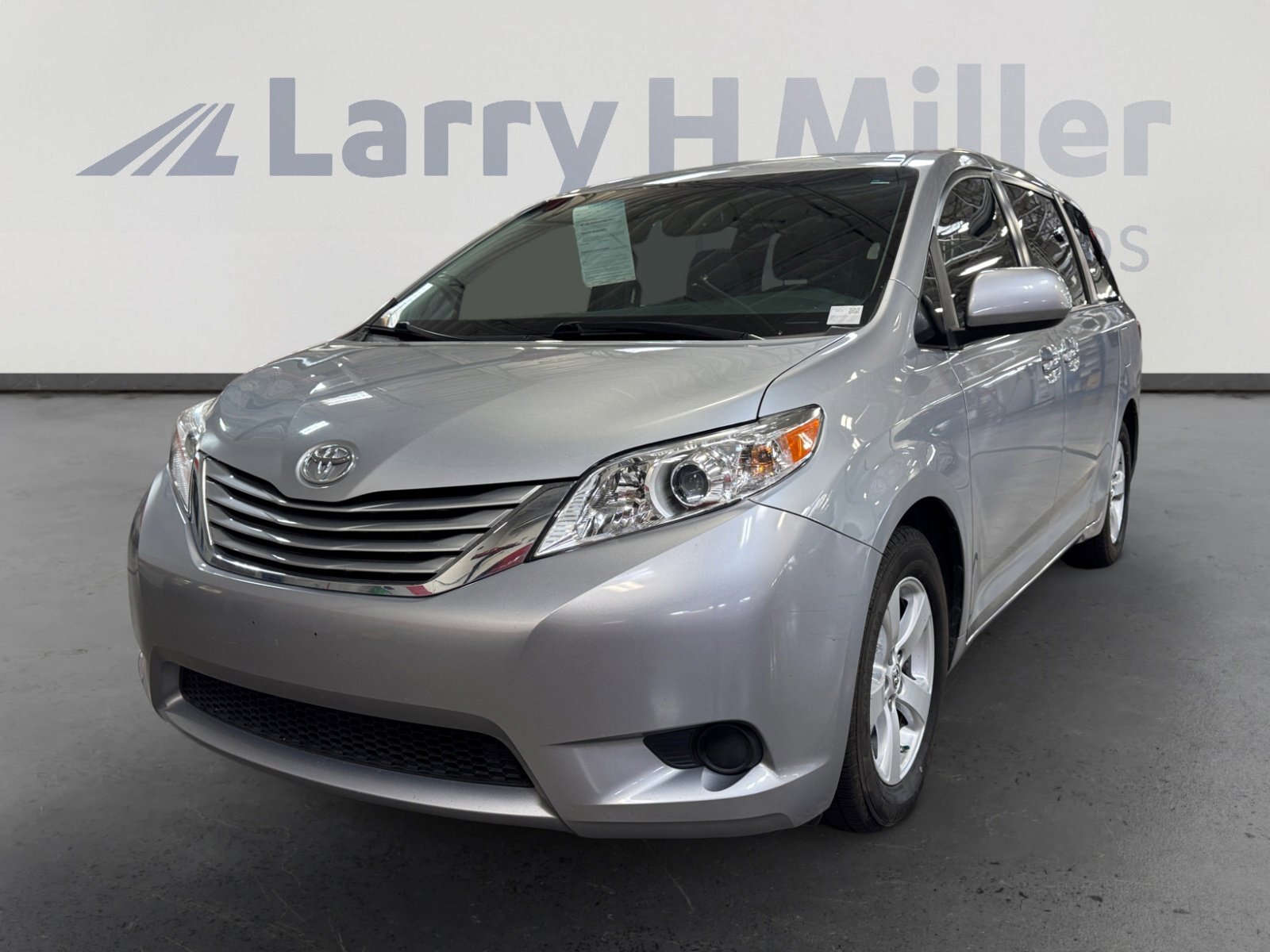 Used 2016 Toyota Sienna LE