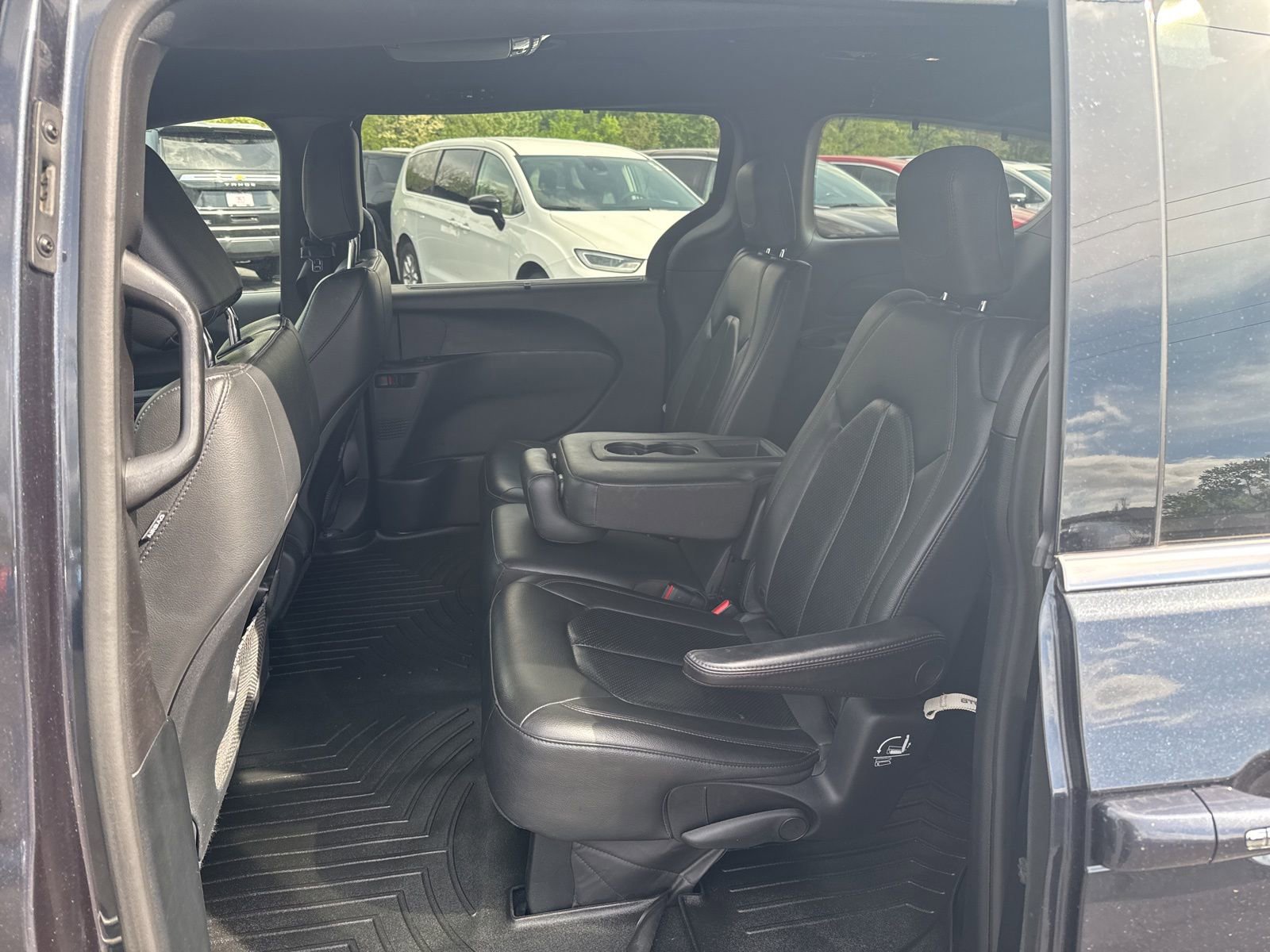 Used 2020 Chrysler Pacifica Touring-L FWD image 19