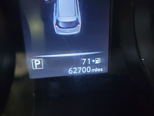 Used 2017 Nissan Rogue SV image 3