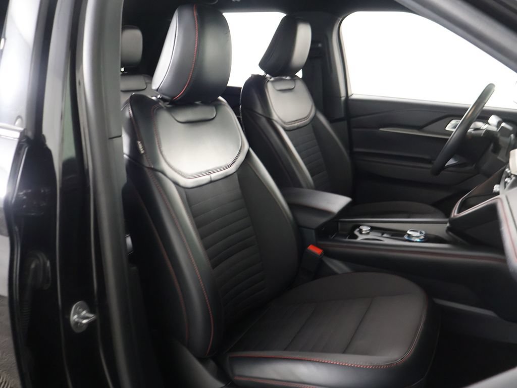 Used 2025 Ford Explorer ST-Line w/ ST-Line Street Pack AWD/4WD image 30