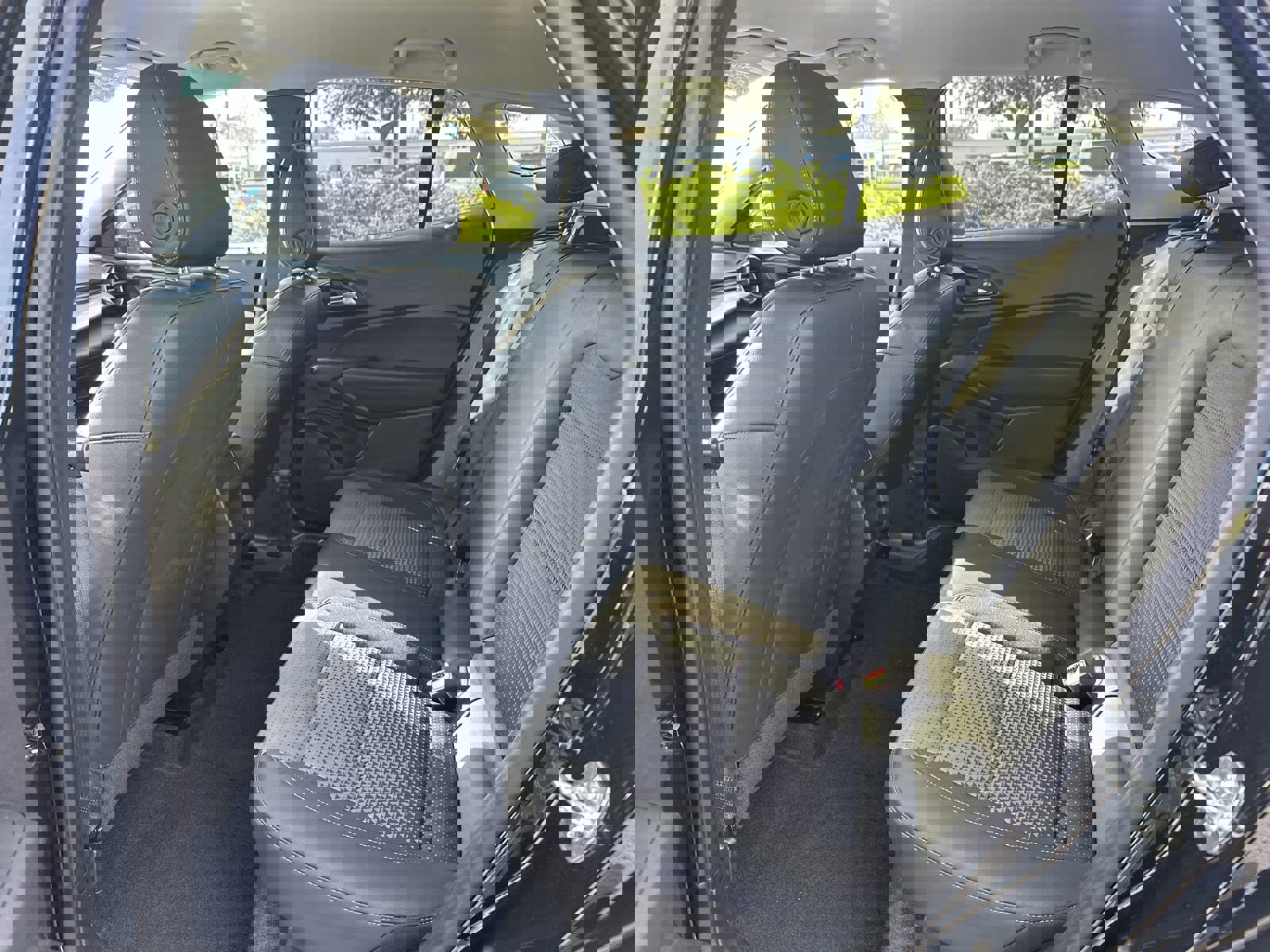 Used 2025 Chevrolet Trax LT w/ LT Convenience Package image 31