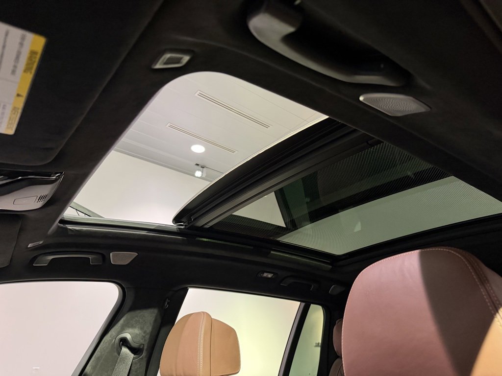 Used 2020 BMW X7 M50i image 7