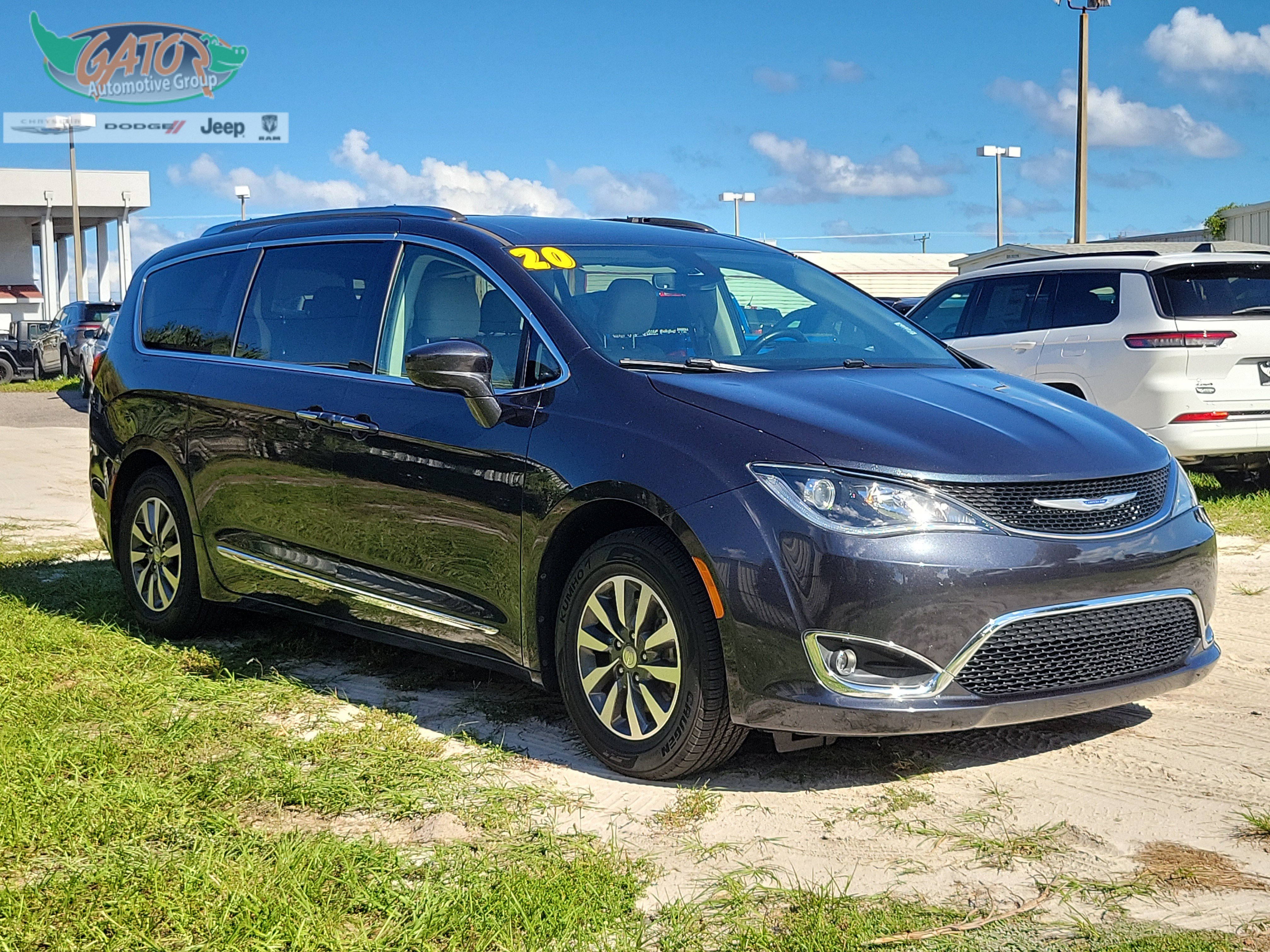 Used 2020 Chrysler Pacifica Touring-L Plus FWD image 1