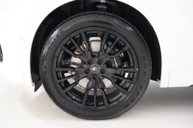 New 2025 Maserati Grecale Modena image 9