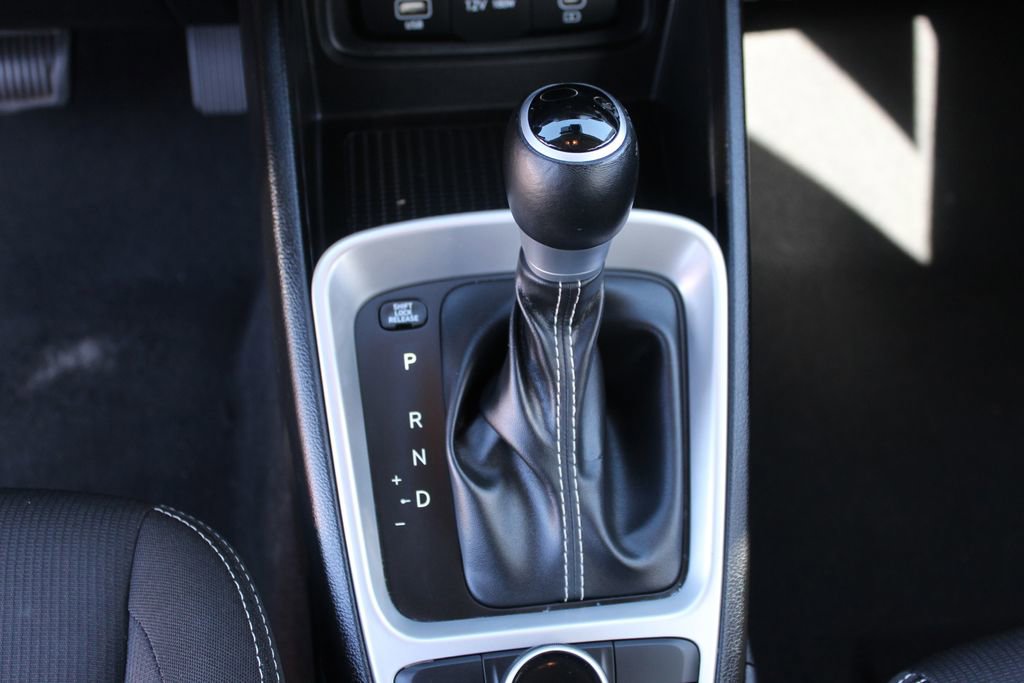 Used 2025 Hyundai Venue SEL FWD image 20