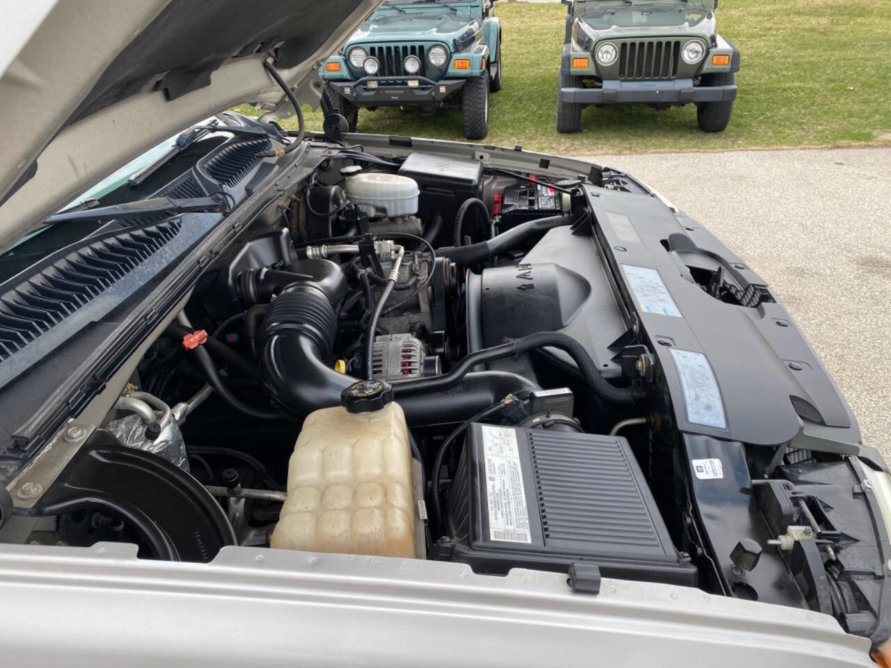 Used 2004 Chevrolet Silverado 1500 W/T image 17