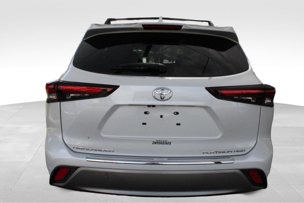 Certified 2026 Toyota Highlander Platinum AWD/4WD image 17