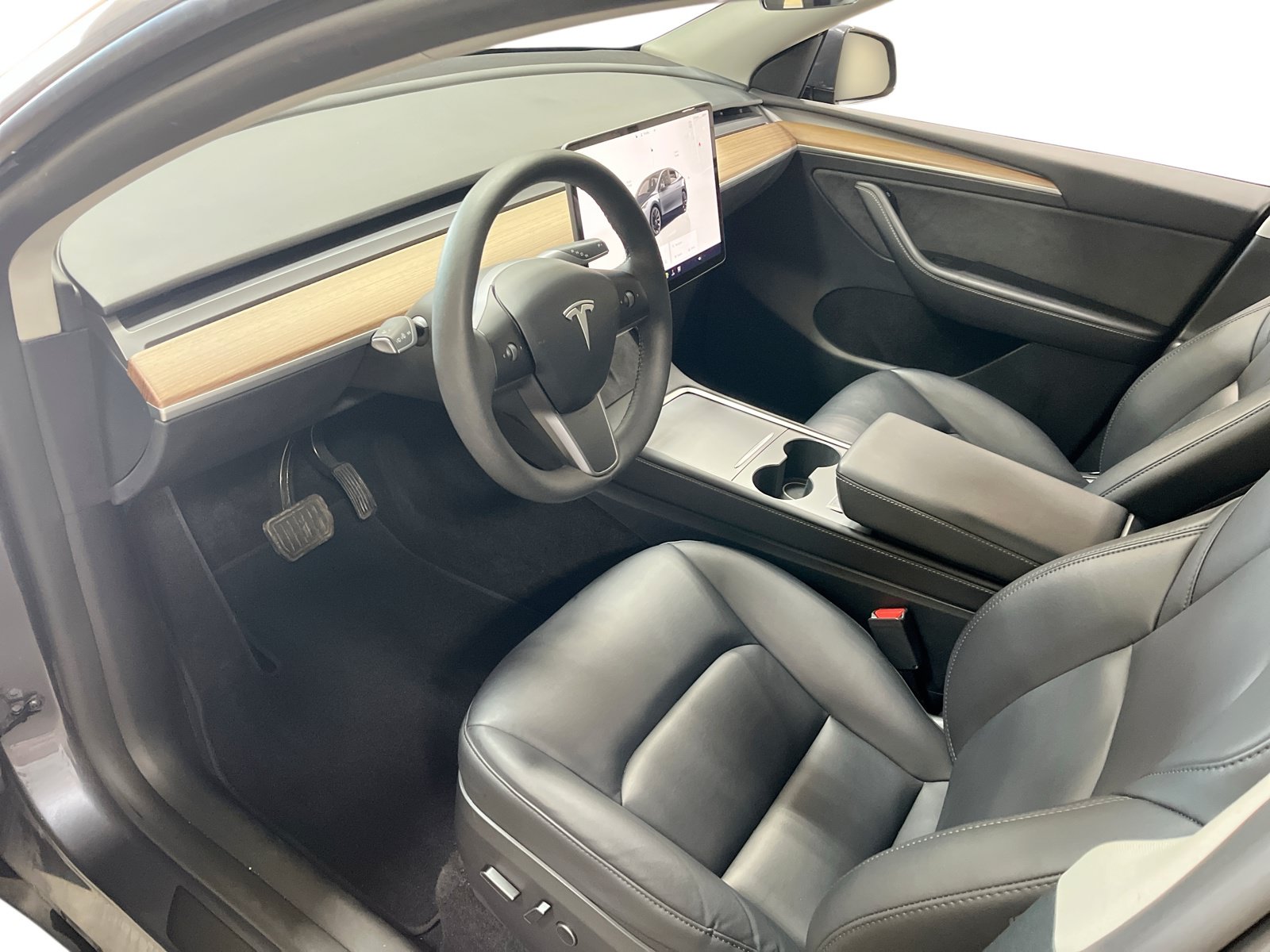 Certified 2023 Tesla Model Y Long Range AWD/4WD image 5