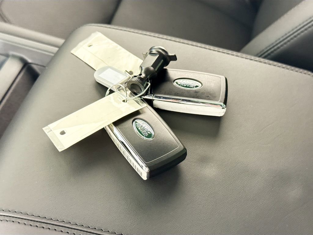 Used 2025 Land Rover Defender 110 S image 17