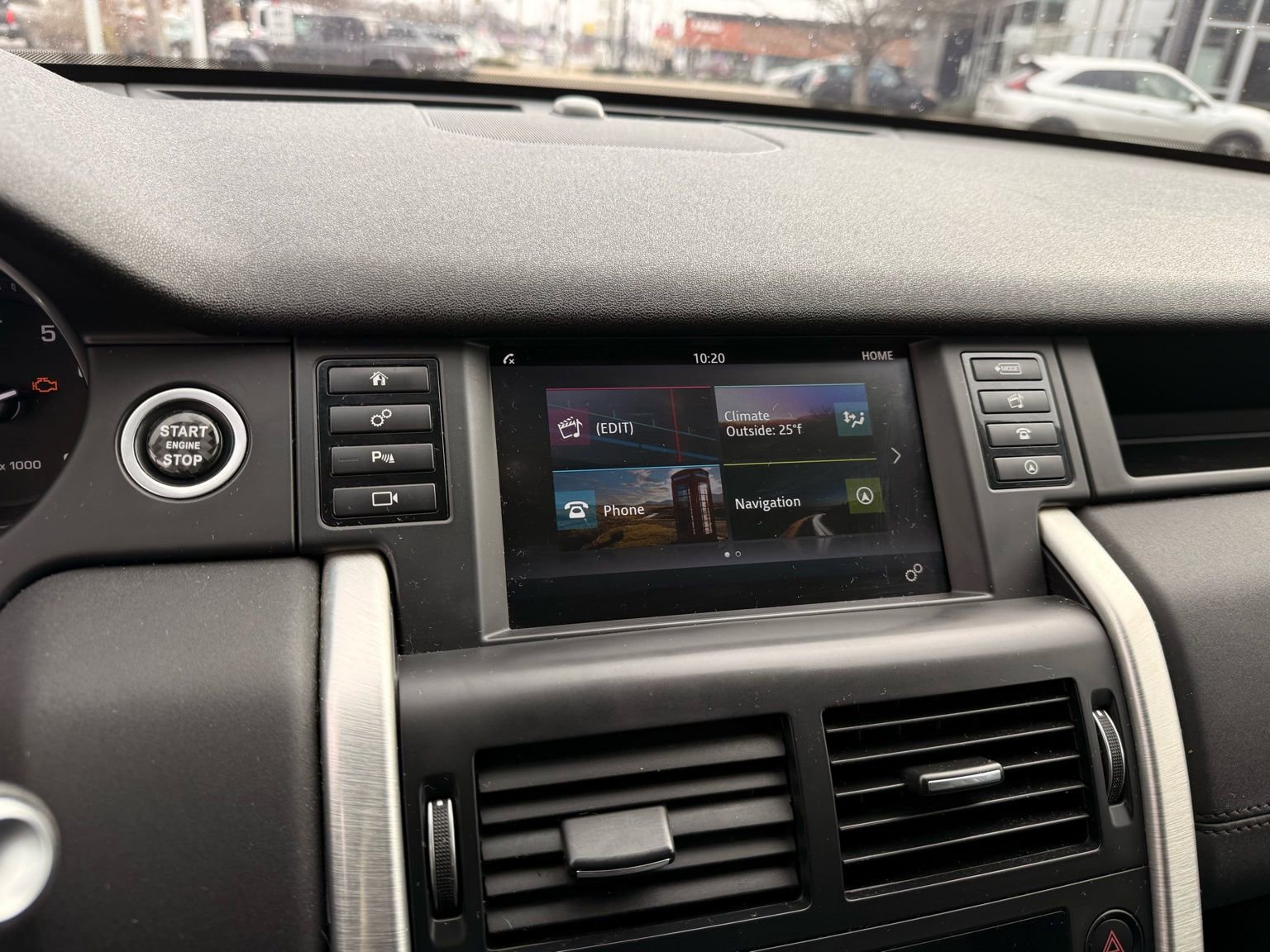 Used 2016 Land Rover Discovery Sport SE image 32