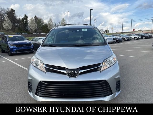 Used 2020 Toyota Sienna LE w/ LE Preferred Package image 9
