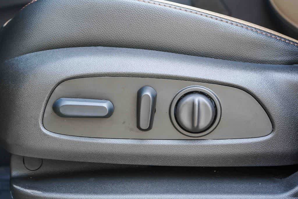Used 2023 Chevrolet Equinox Premier FWD image 19