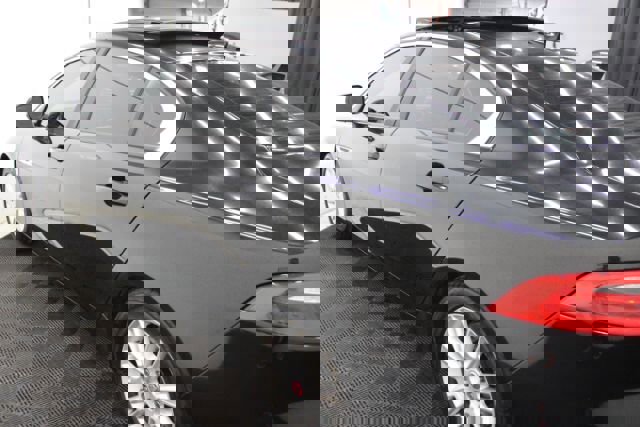 Used 2017 Jaguar XE Premium image 8