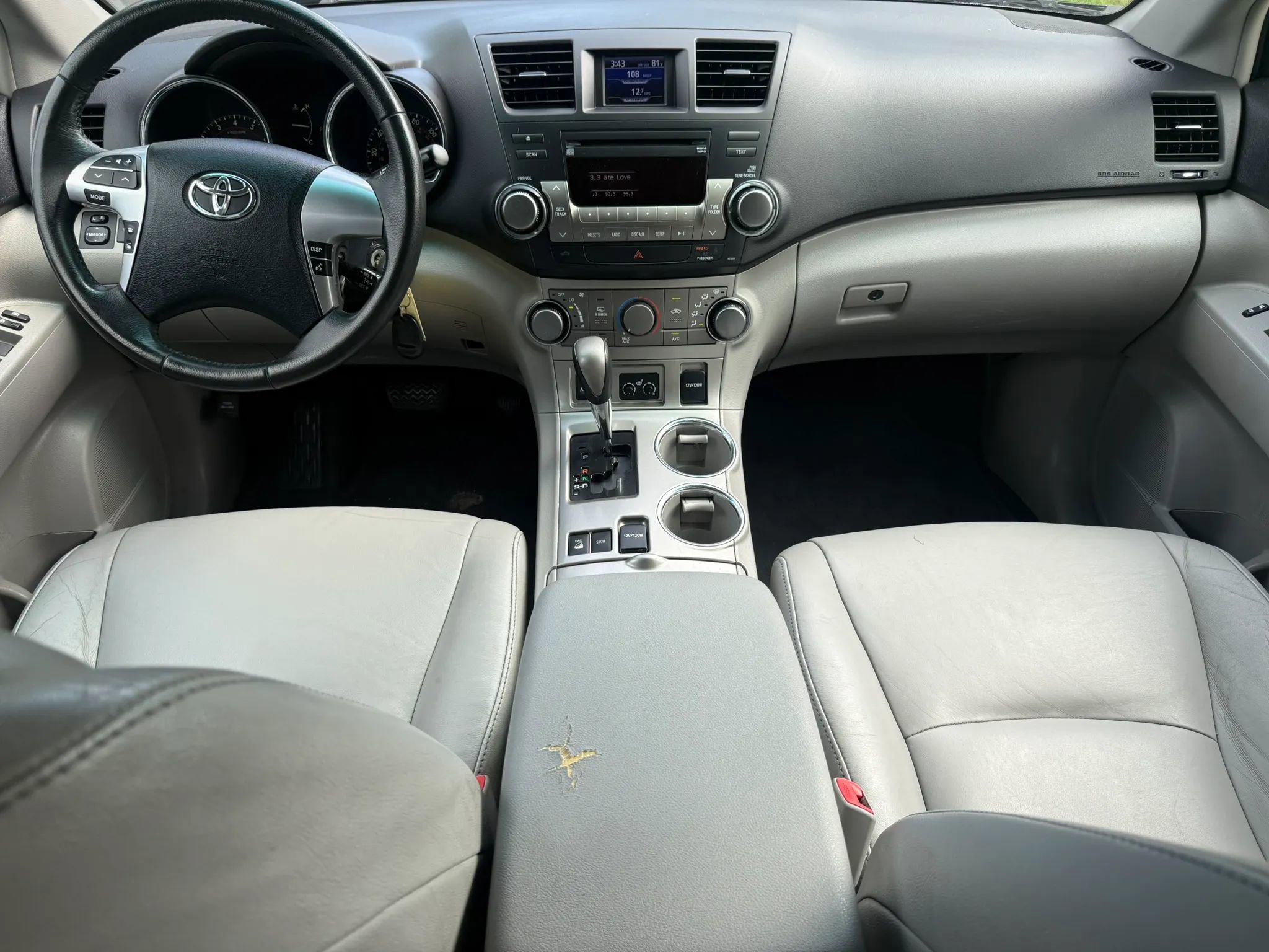 Used 2012 Toyota Highlander SE w/ Tow Pkg AWD/4WD image 16