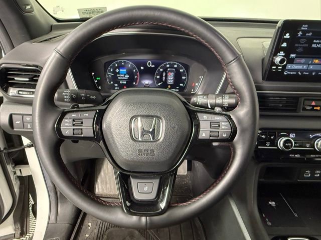 Used 2025 Honda Pilot Black Edition image 17