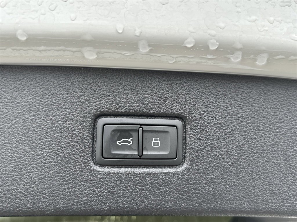 Used 2023 Audi Q7 2.0T Premium w/ Convenience Package image 32