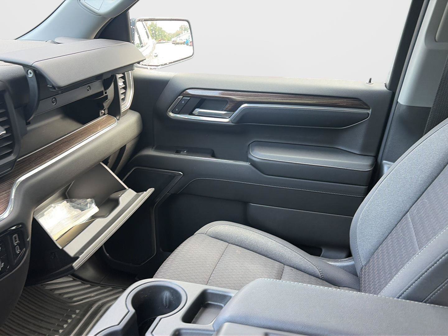 Used 2023 Chevrolet Silverado 1500 LT AWD/4WD image 23