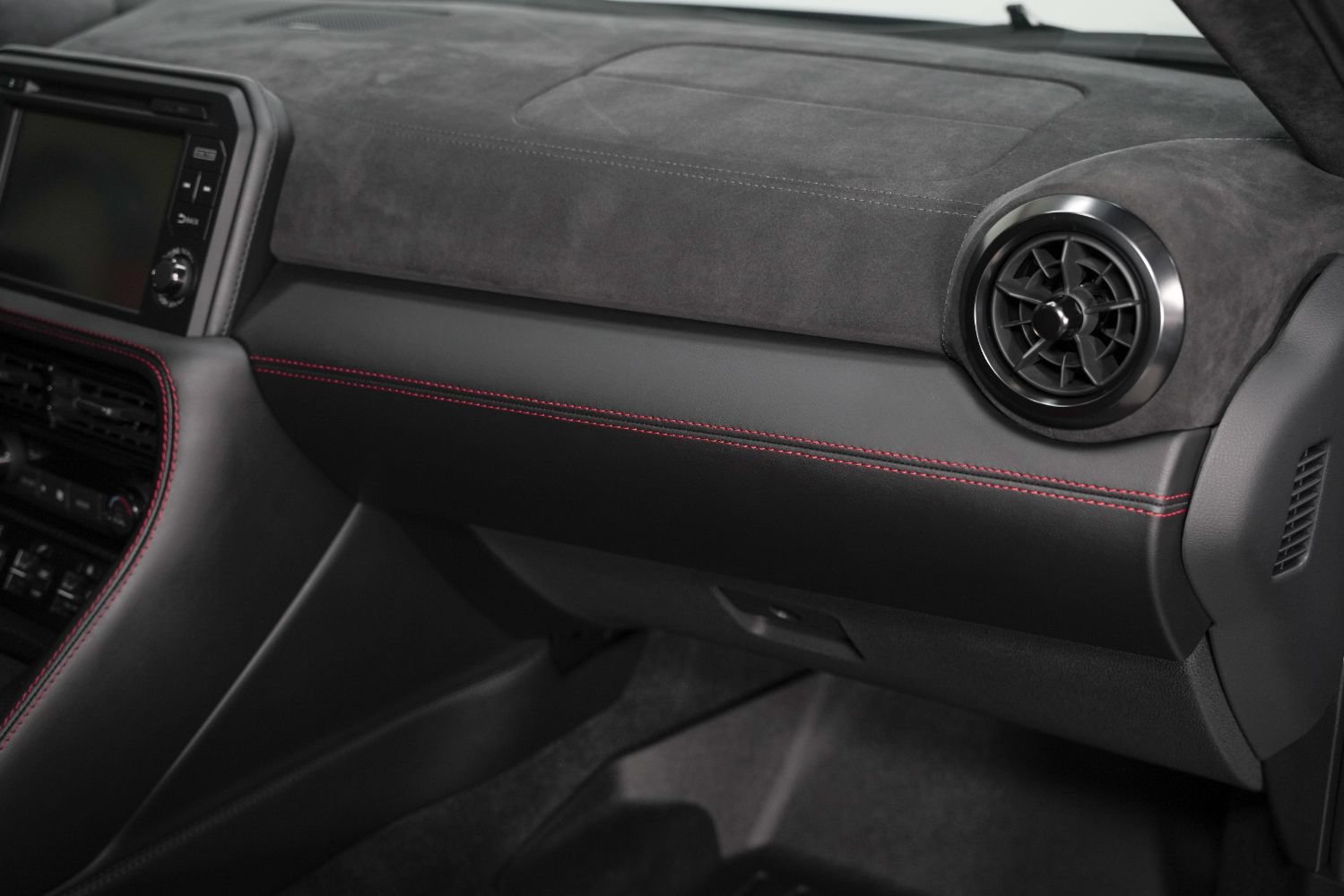 Used 2018 Nissan GT-R NISMO AWD/4WD image 32