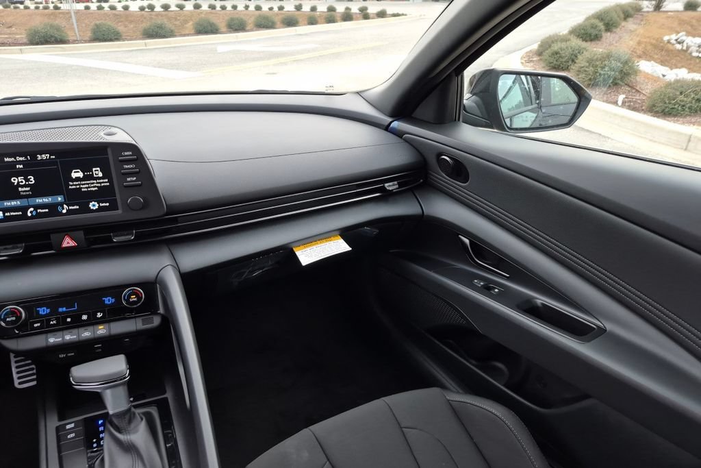 New 2026 Hyundai Elantra SEL Sport FWD image 20