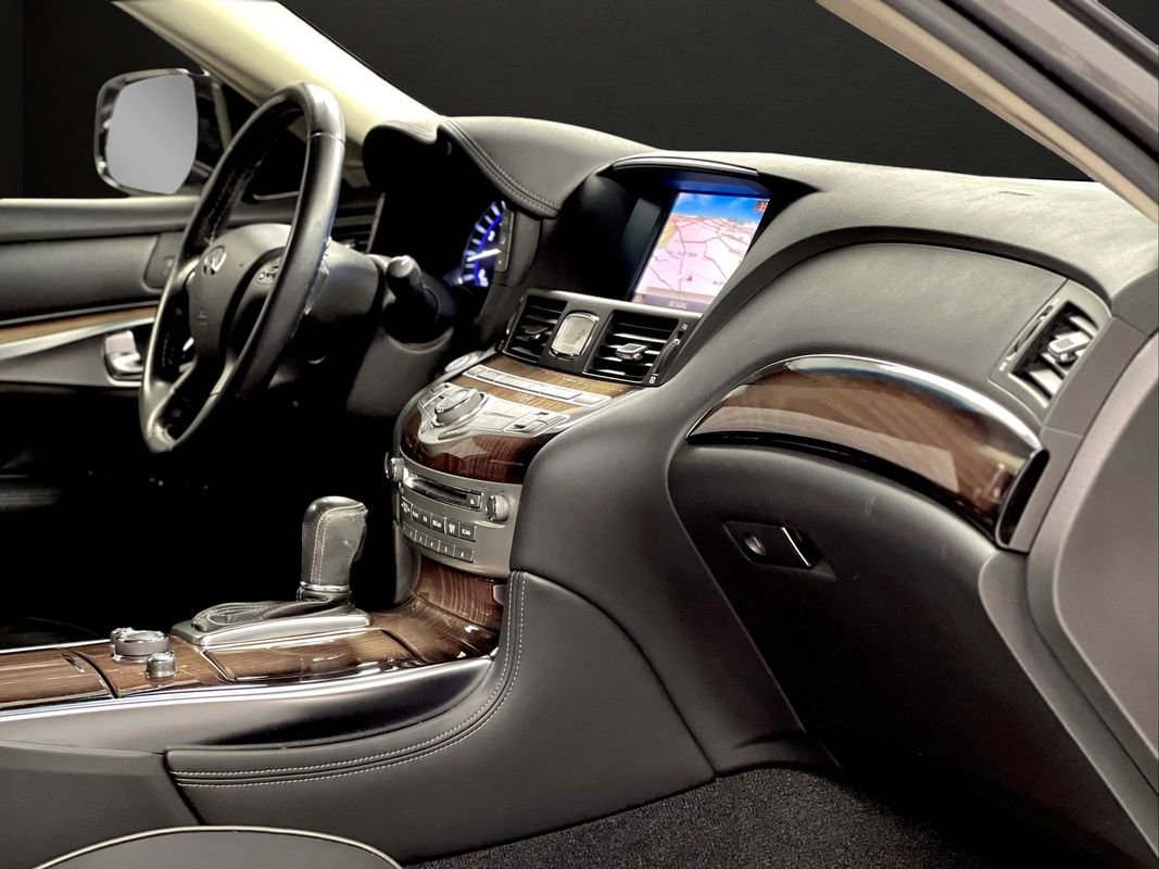 Used 2017 INFINITI Q70 L 3.7 w/ Deluxe Touring Package image 20