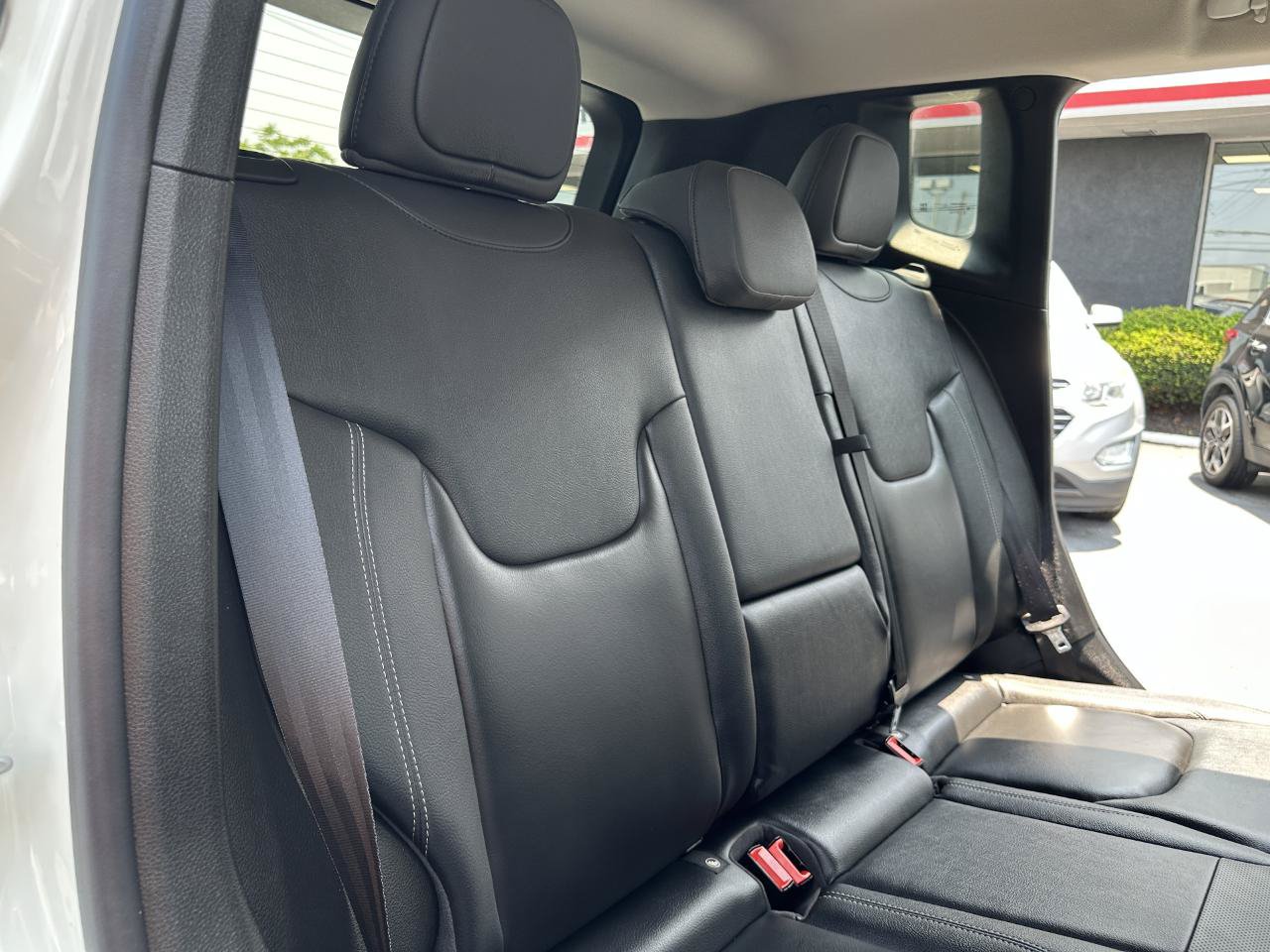 Used 2020 Jeep Renegade Limited w/ UConnect 8.4 Nav Group AWD/4WD image 40