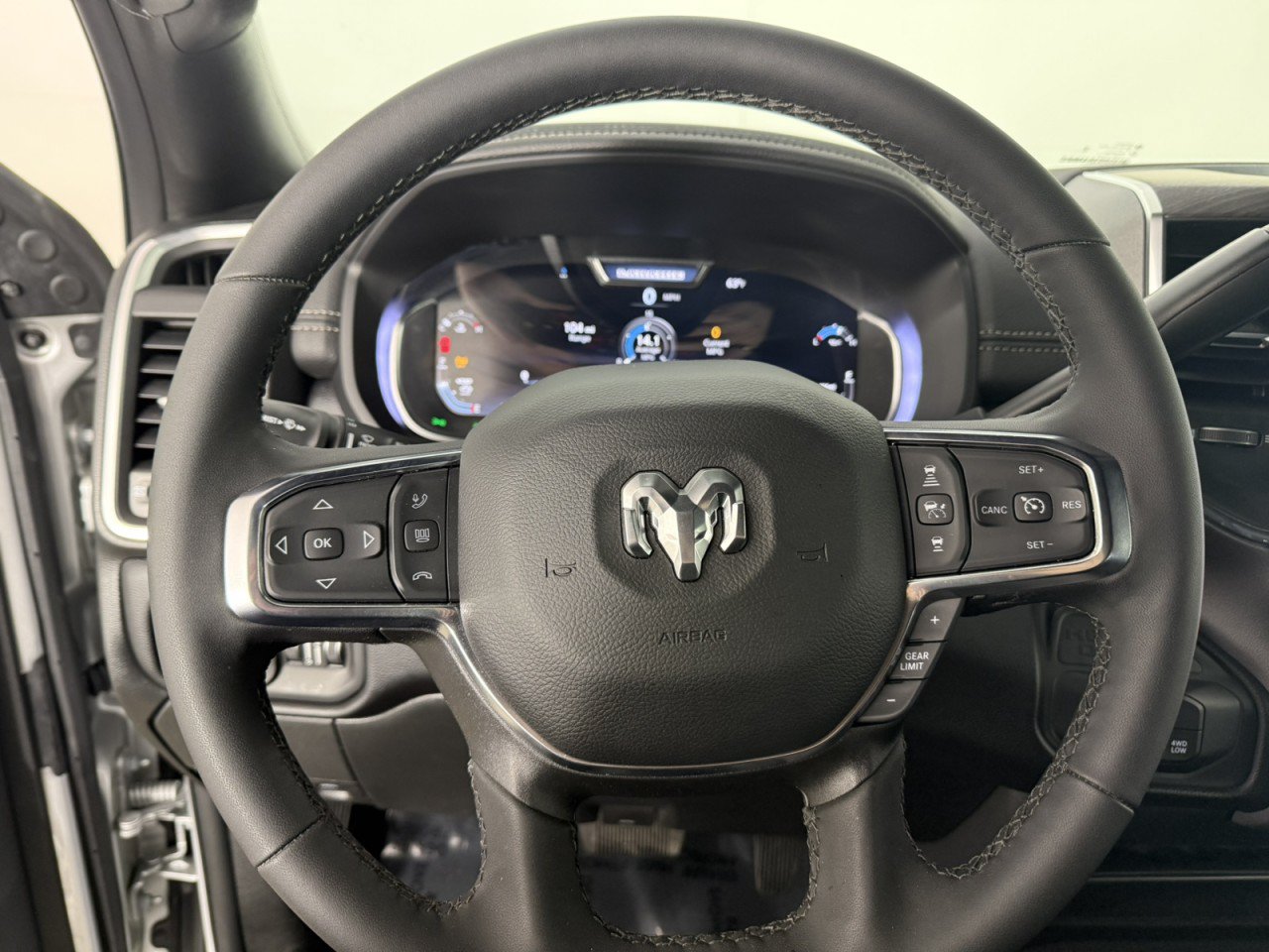 Used 2026 RAM 2500 Laramie AWD/4WD image 22