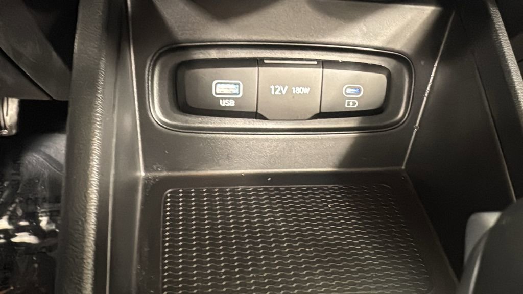 Used 2025 Hyundai Venue SEL image 27