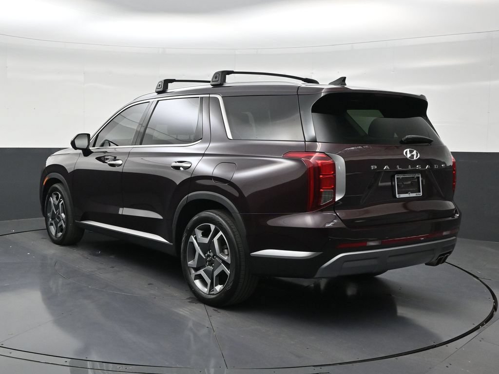 Used 2024 Hyundai Palisade SEL w/ Premium Package FWD image 3