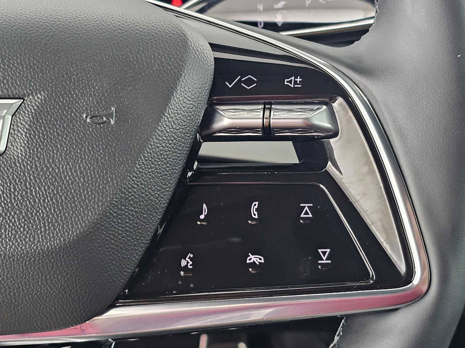 New 2026 Cadillac Optiq Luxury 1 image 29