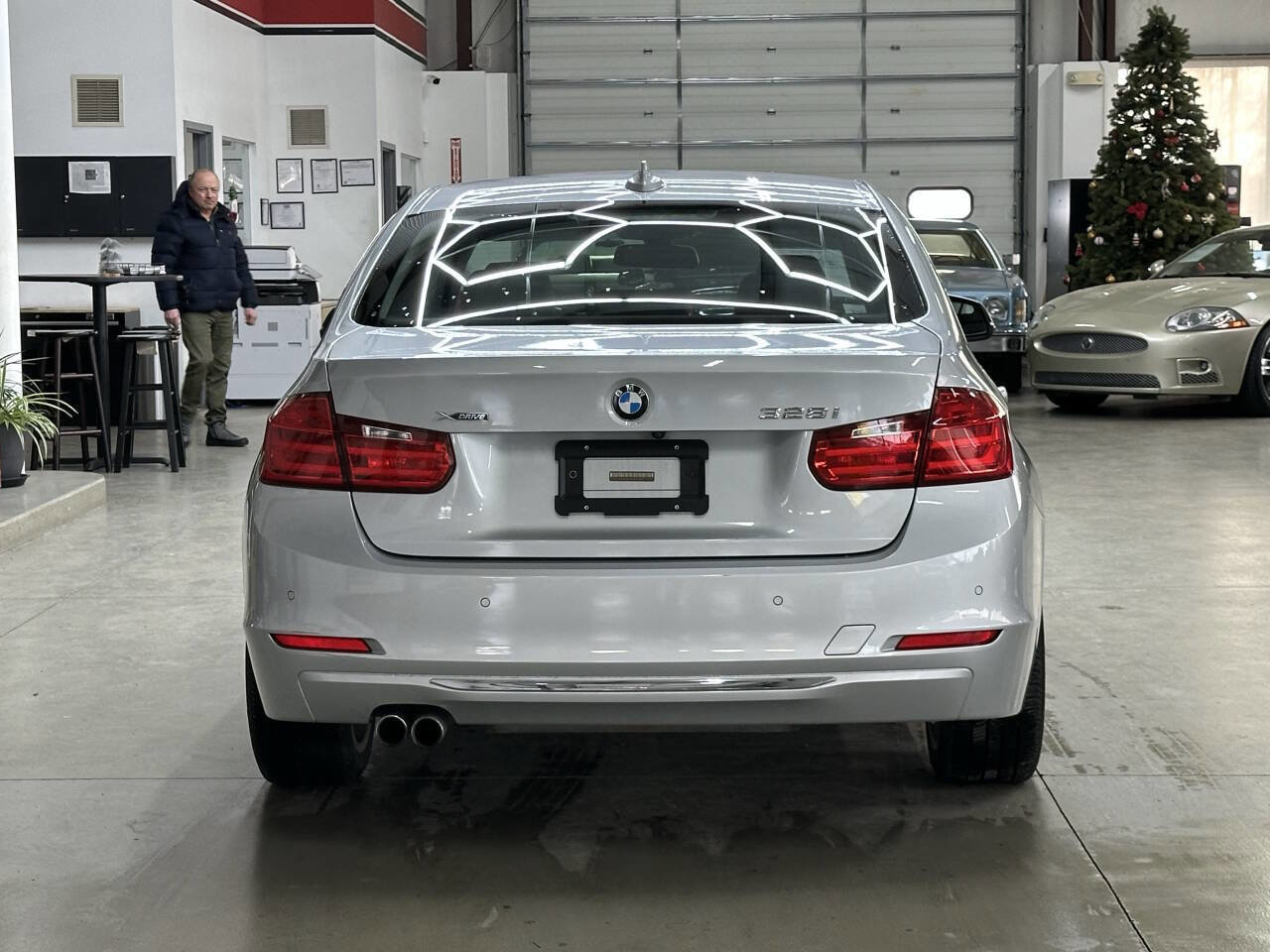 Used 2015 BMW 328i xDrive Sedan AWD/4WD image 3