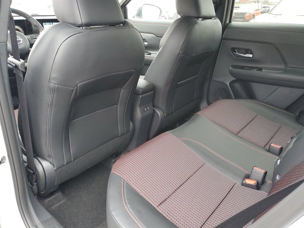 New 2026 Nissan Kicks SR w/ Cold Weather Package AWD/4WD image 12